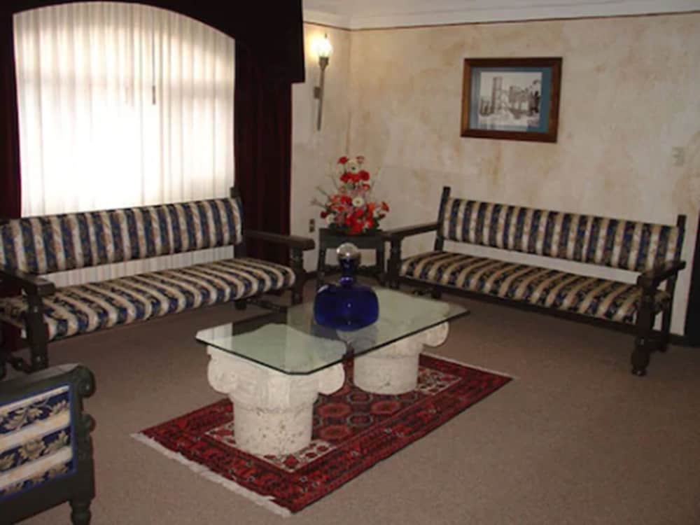 Hotel Castillo Santa Cecilia 37/70