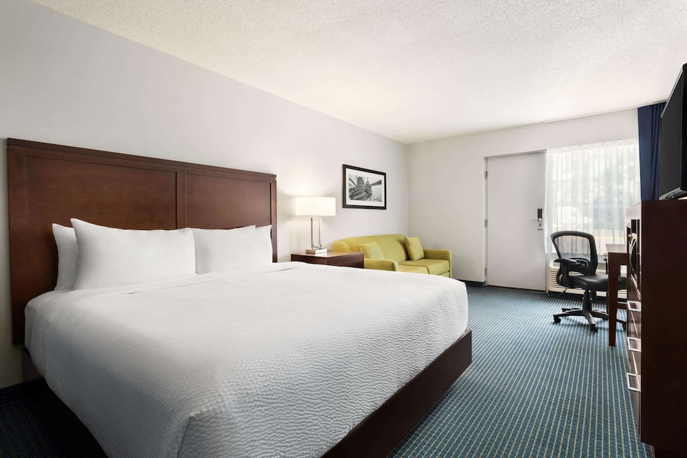 Premium, King Bed, Exterior Entrance