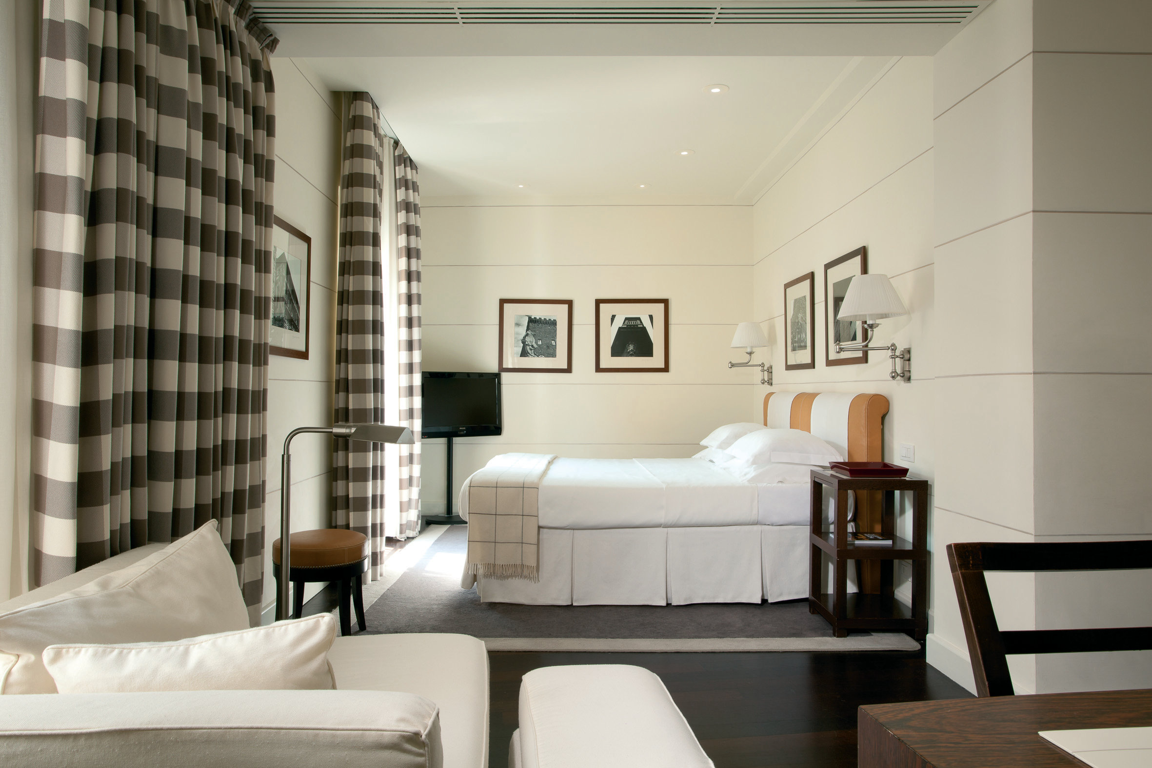 Gallery Art Hotel 7/39