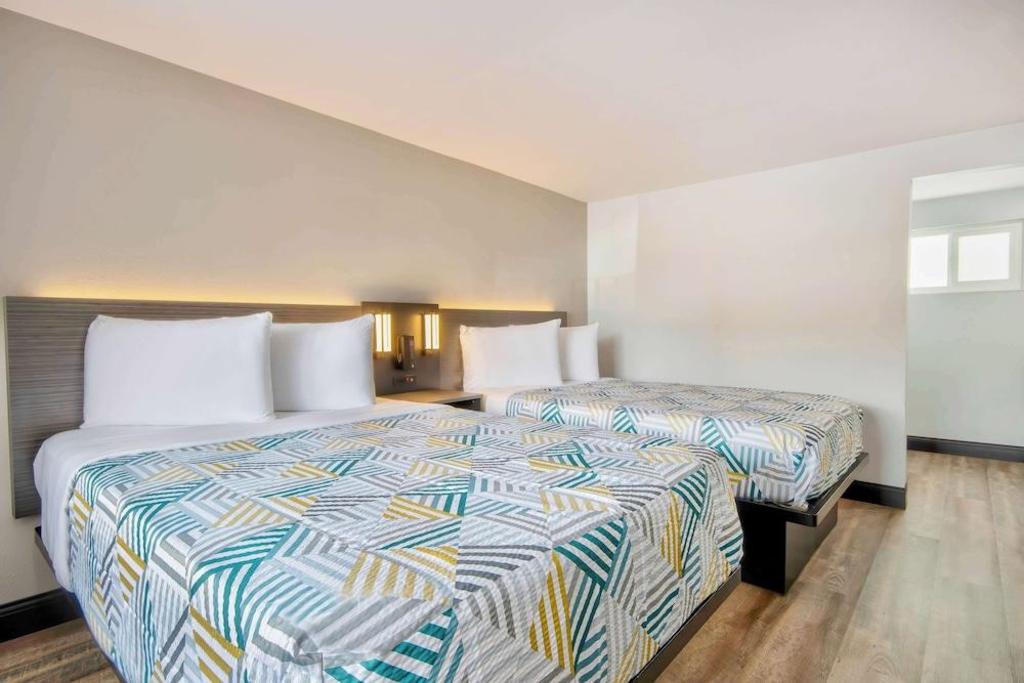 2 Full Beds - Non-Smoking, Kitchen، Studio6 Eureka, CA - Old Town 3/10