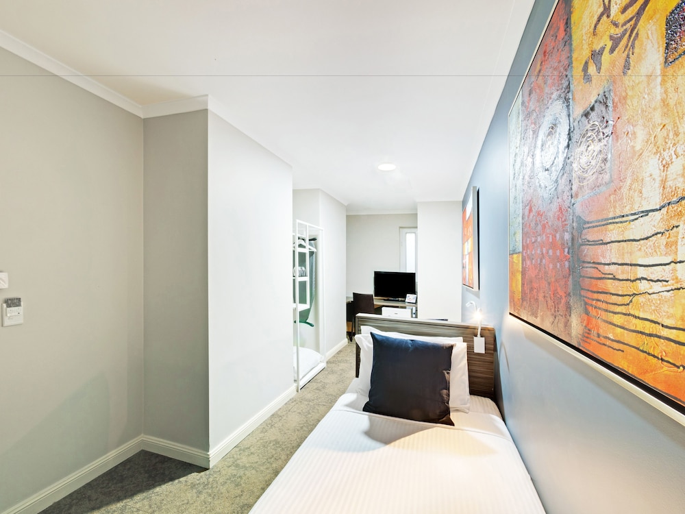 28 Hotel Sydney 26/36