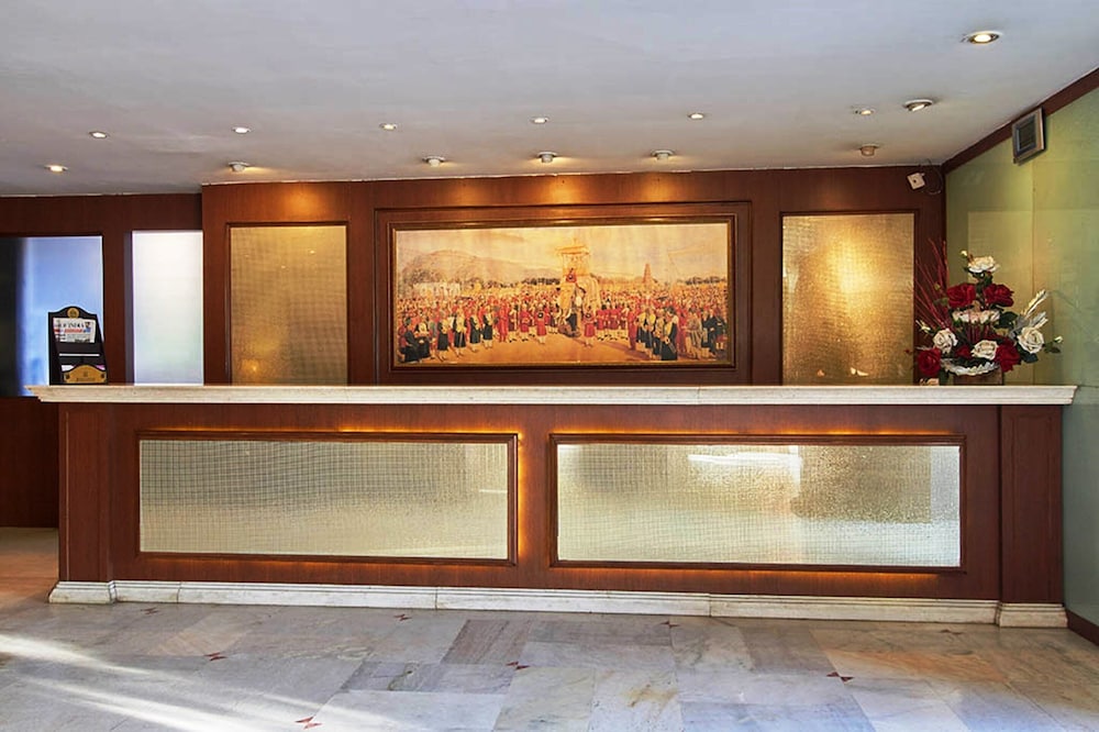 HOTEL ROOPA 6/63