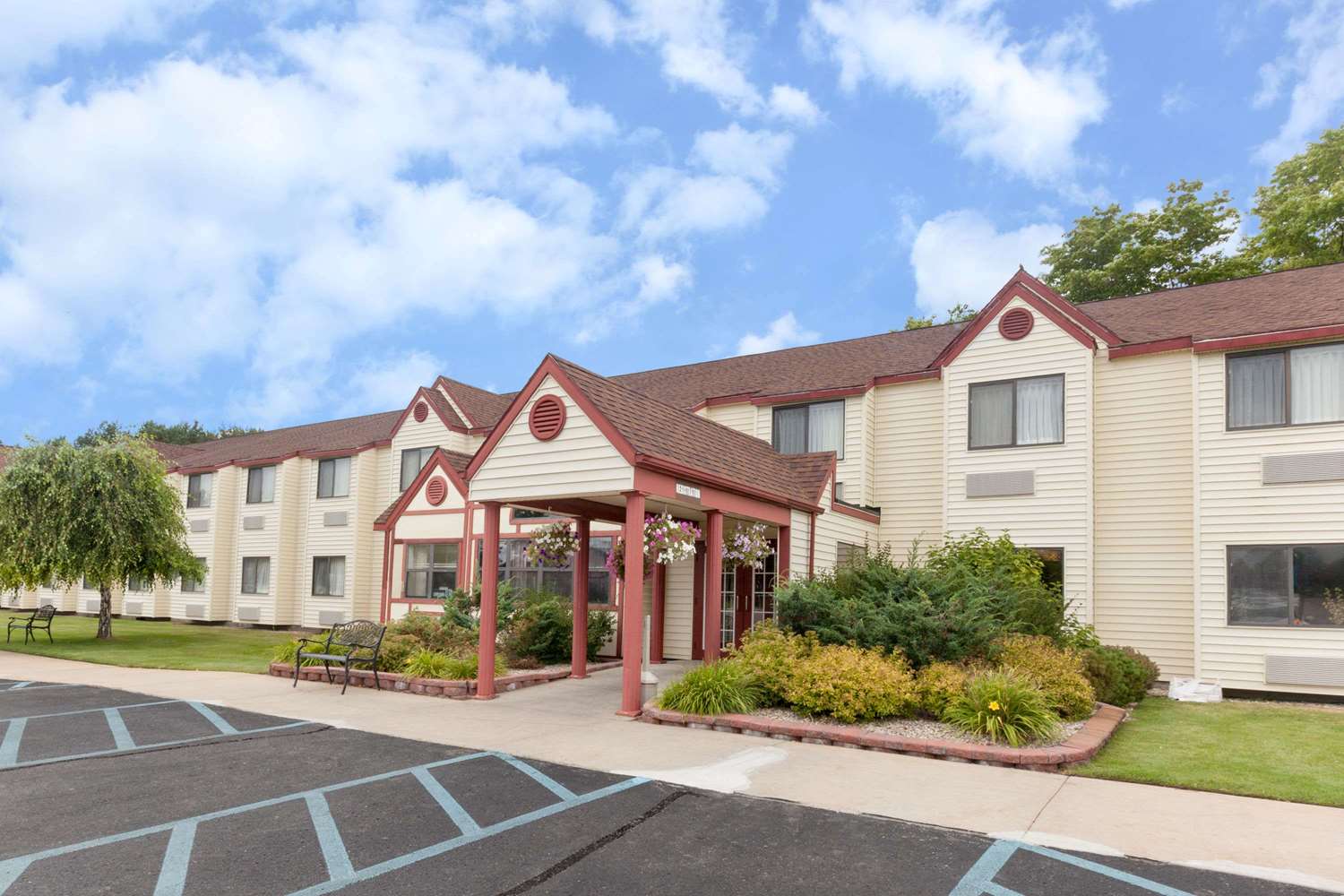 Baymont By Wyndham Gaylord 19/23