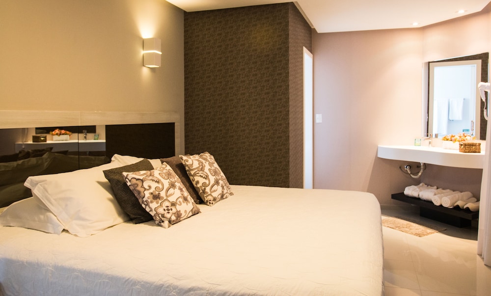 SUITE, SEA VIEW, JETTED TUB