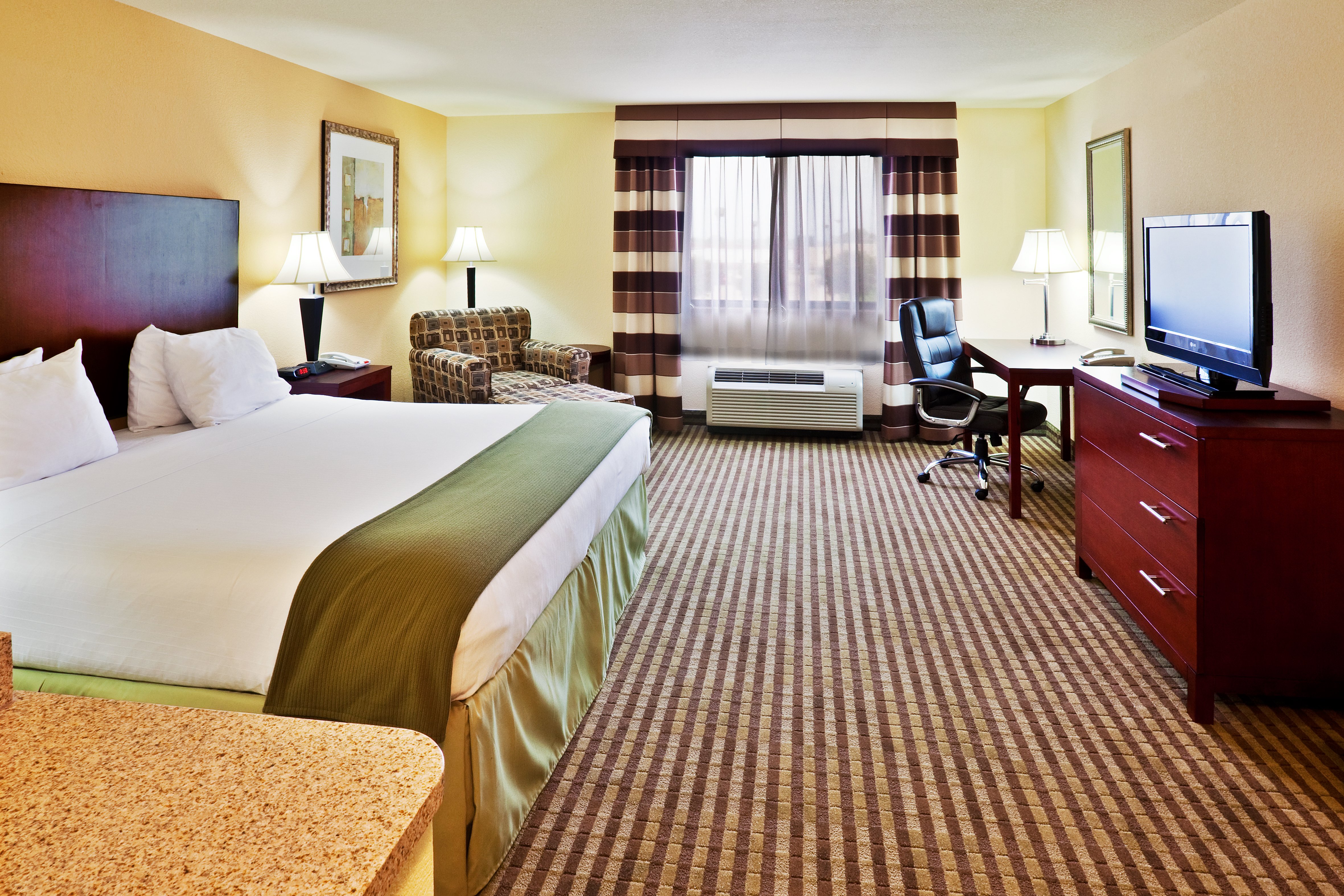 Holiday Inn Express Hotel And Suites Ponca City 9/50