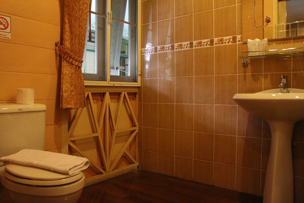 Samsen Sam Place Hotel 62/66