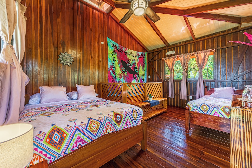 2 Bedrooms, 1 Double and 3 Single Beds, Sea View