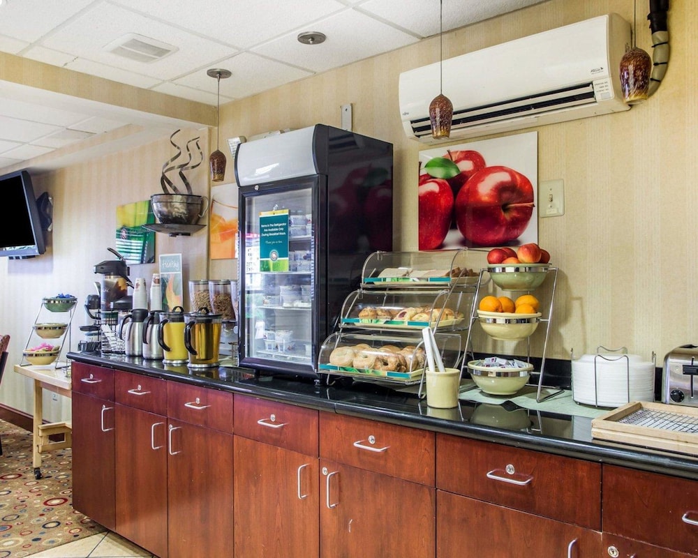 HIBISCUS Inn & Suites 37/43