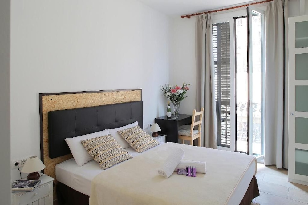 Balkonis Hostal 34/68