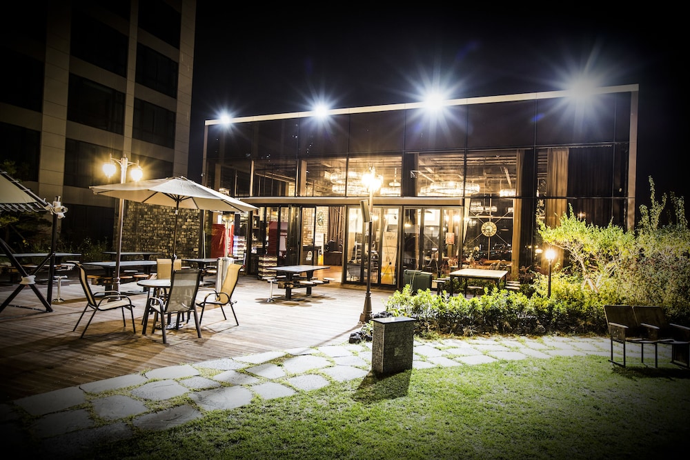 Isquare Hotel 31/50