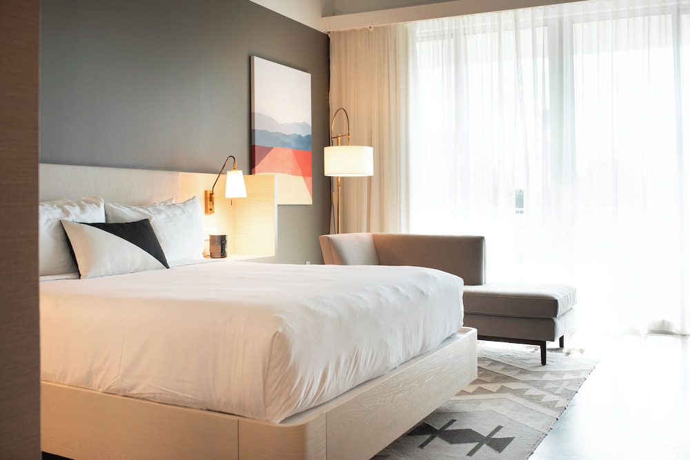 Premium, Cabana, King Bed, Accessible