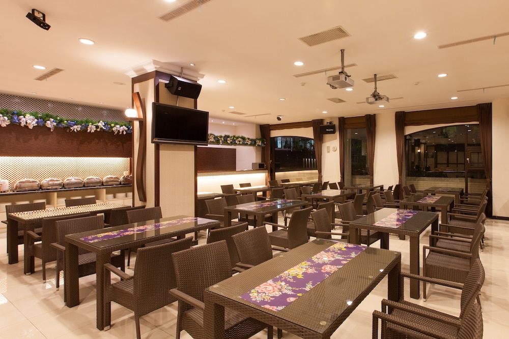 F Hotel Sanyi 28/32