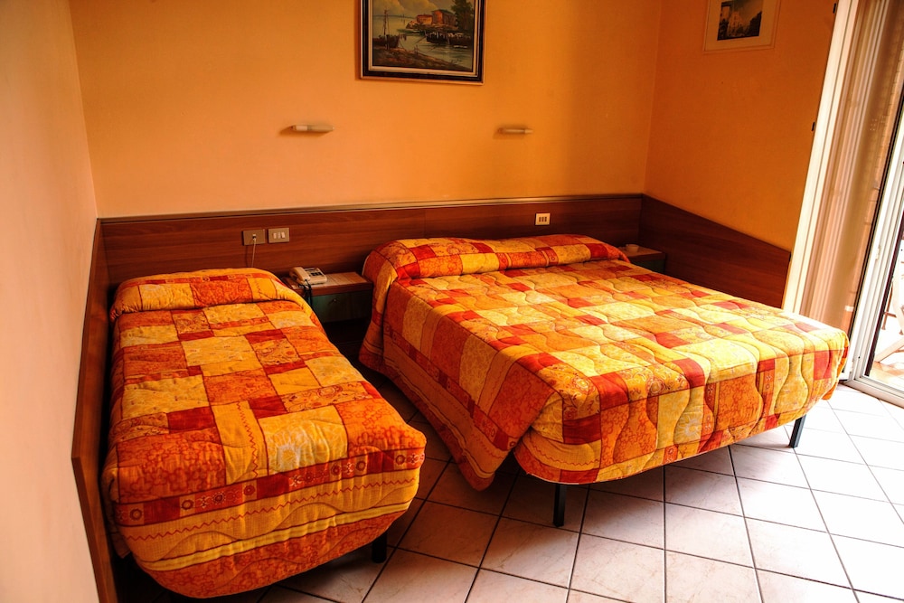 Hotel Villa Il Castagno 58/68