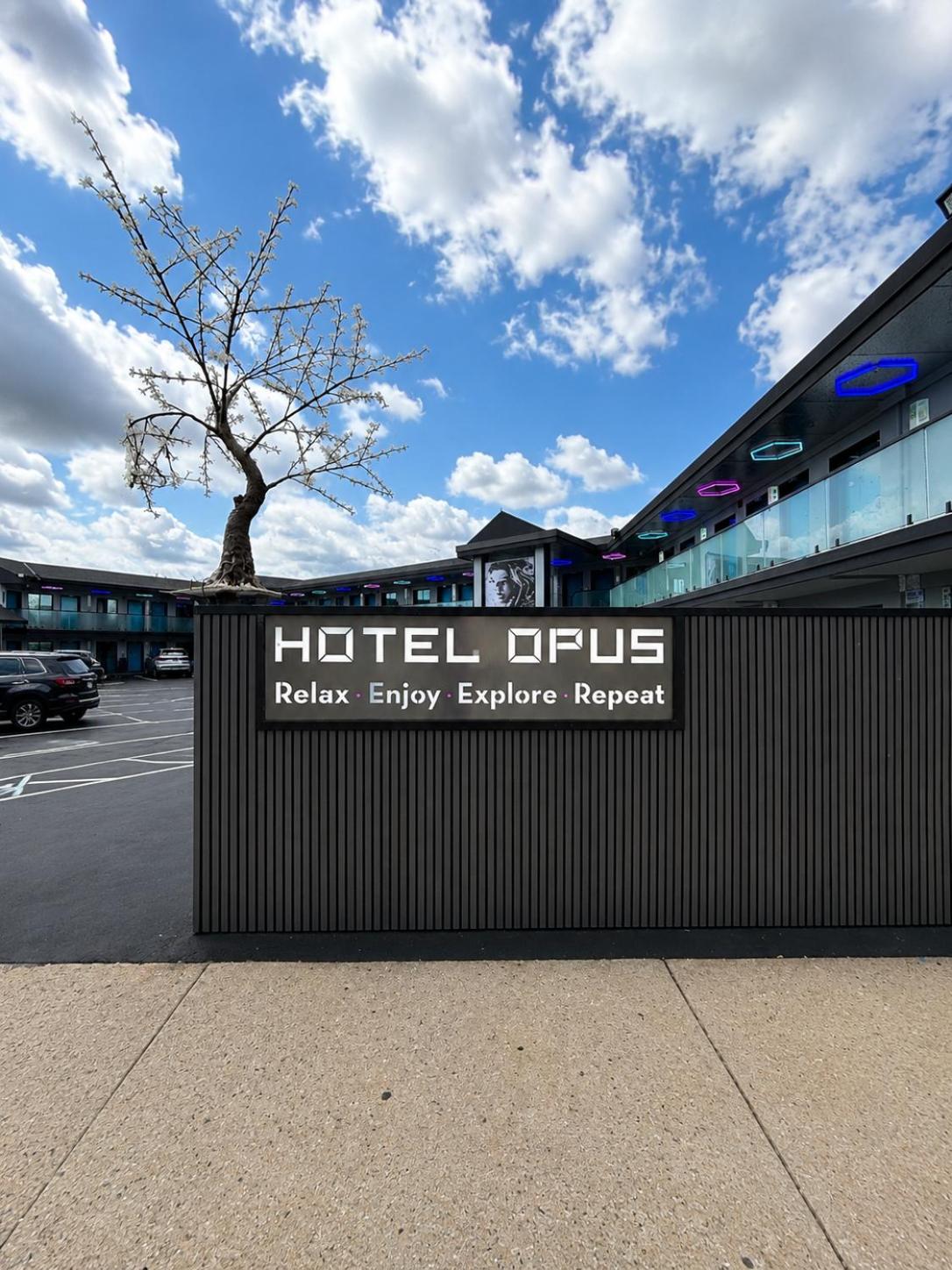 Hotel OPUS Bronx Near Bay Plaza Mall 6/46