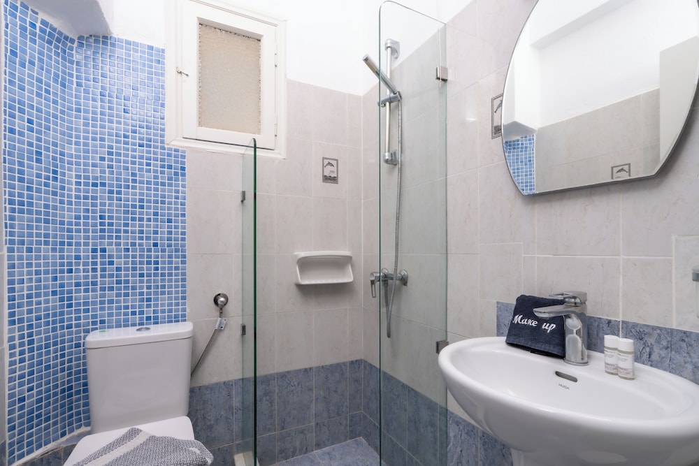 Aghia Anna Hotel 40/41