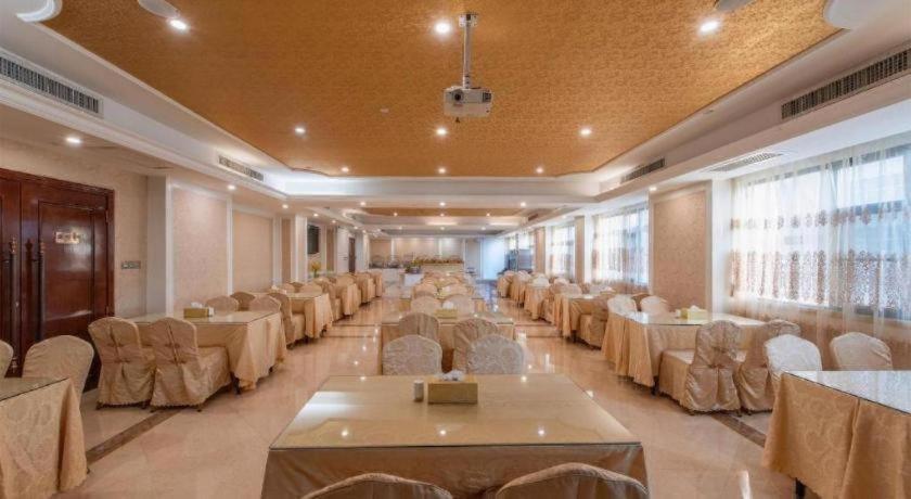 Vienna Hotel (Guangzhou Baiyun University Jinyuan Plaza) 33/54