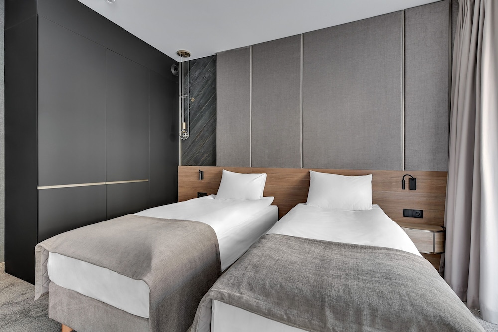 SUPERIOR, TWIN BEDS