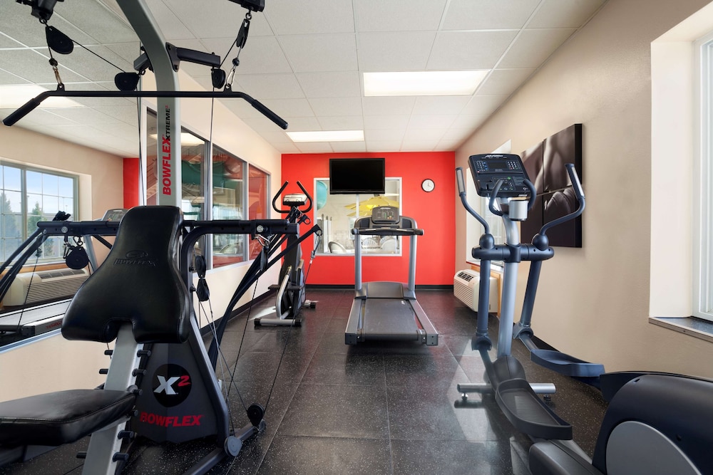 Country Inn & Suites By Radisson Bismarck Waterpark 11/22