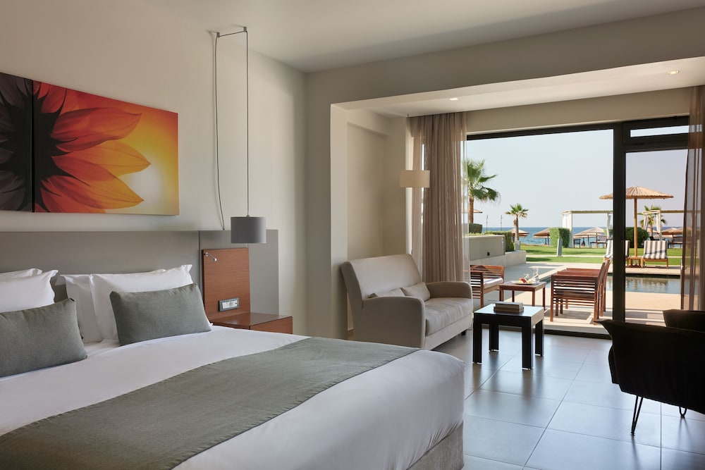 Junior Suite, 1 Queen and 1 Single Bed, Beach Front, Private Pool