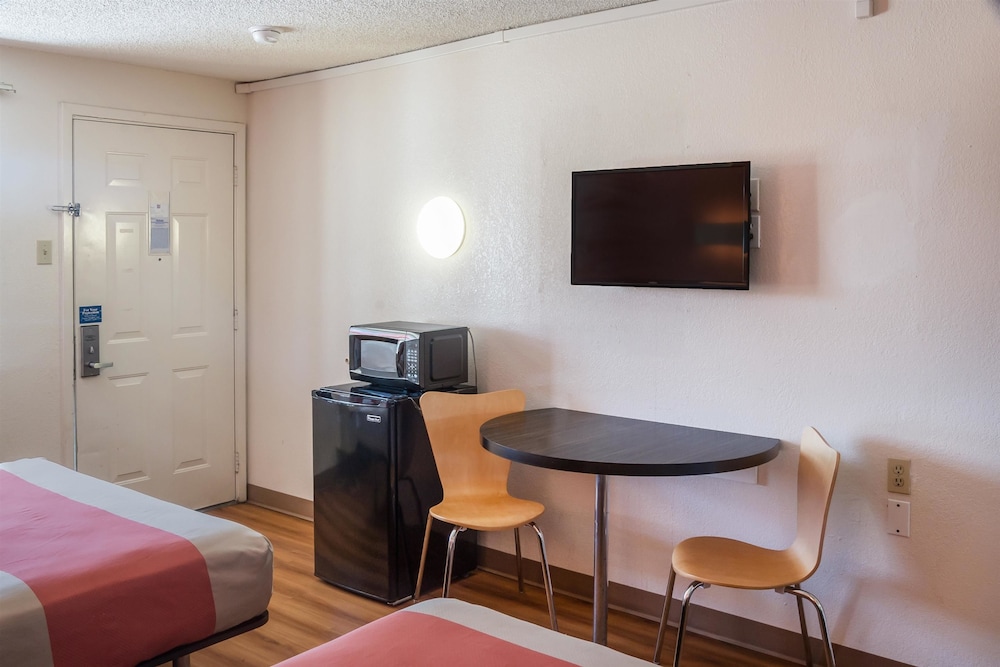 Motel6 Mesquite, TX - Rodeo - Convention Ctr 27/39