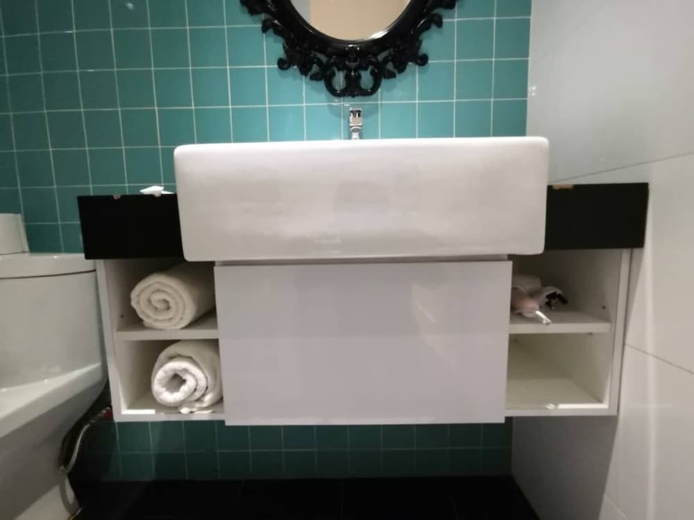 Havona Boutique Hotel at Mount Austin 7/48