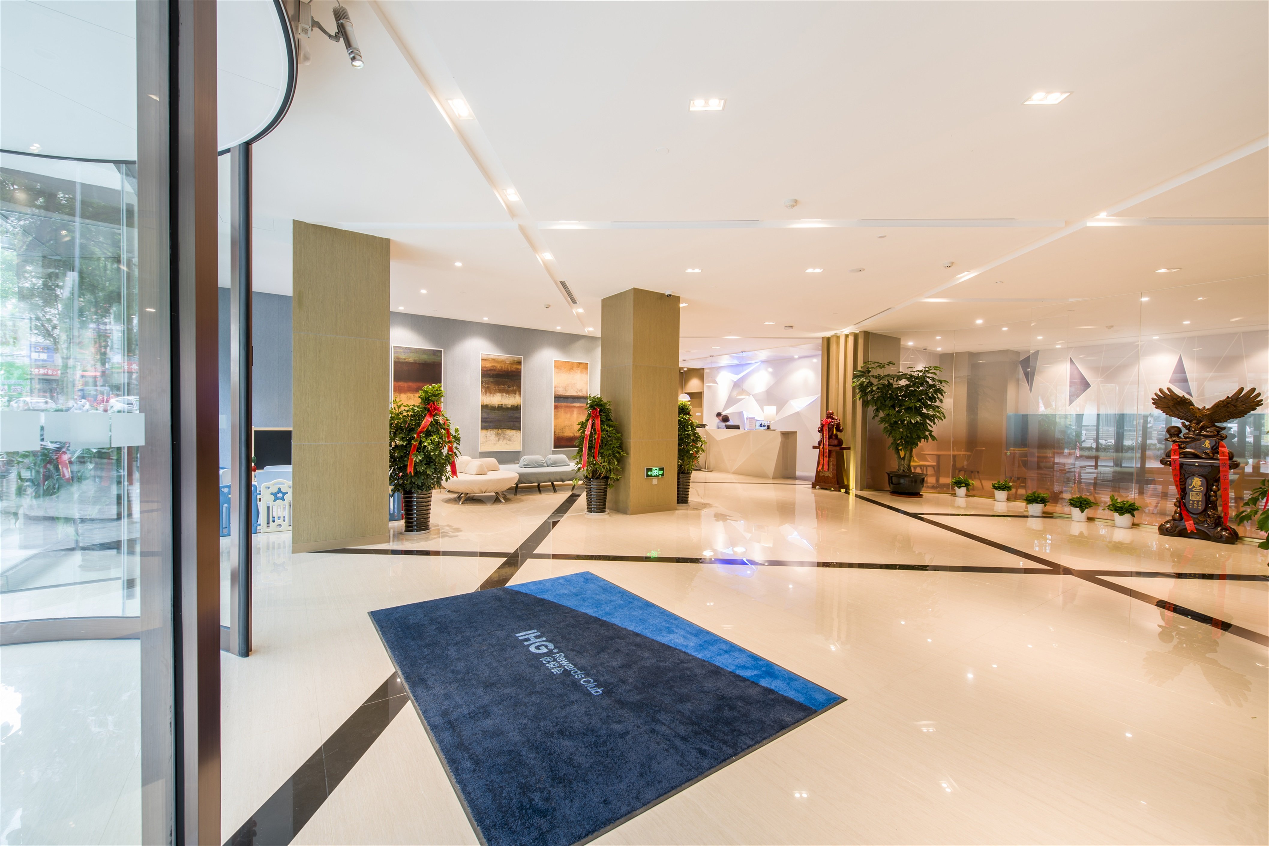 HOLIDAY INN EXPRESS CHENGDE DOWNTOWN 10/86