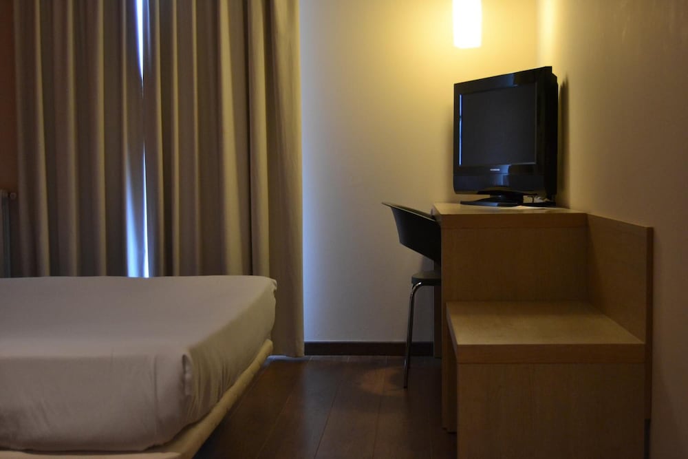 280 Hotel Formerly Premiere Classe Zaragoza 280 38/54