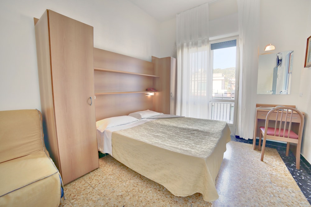 HOTEL MAYOLA 9/73