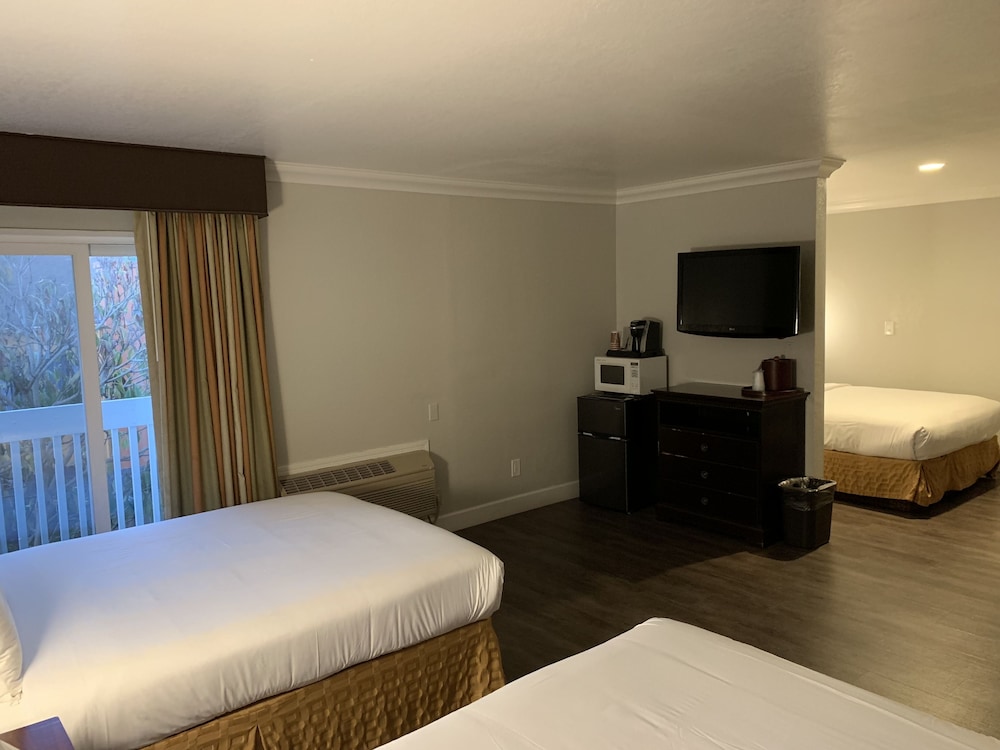 Stargazer Inn And Suites 32/66