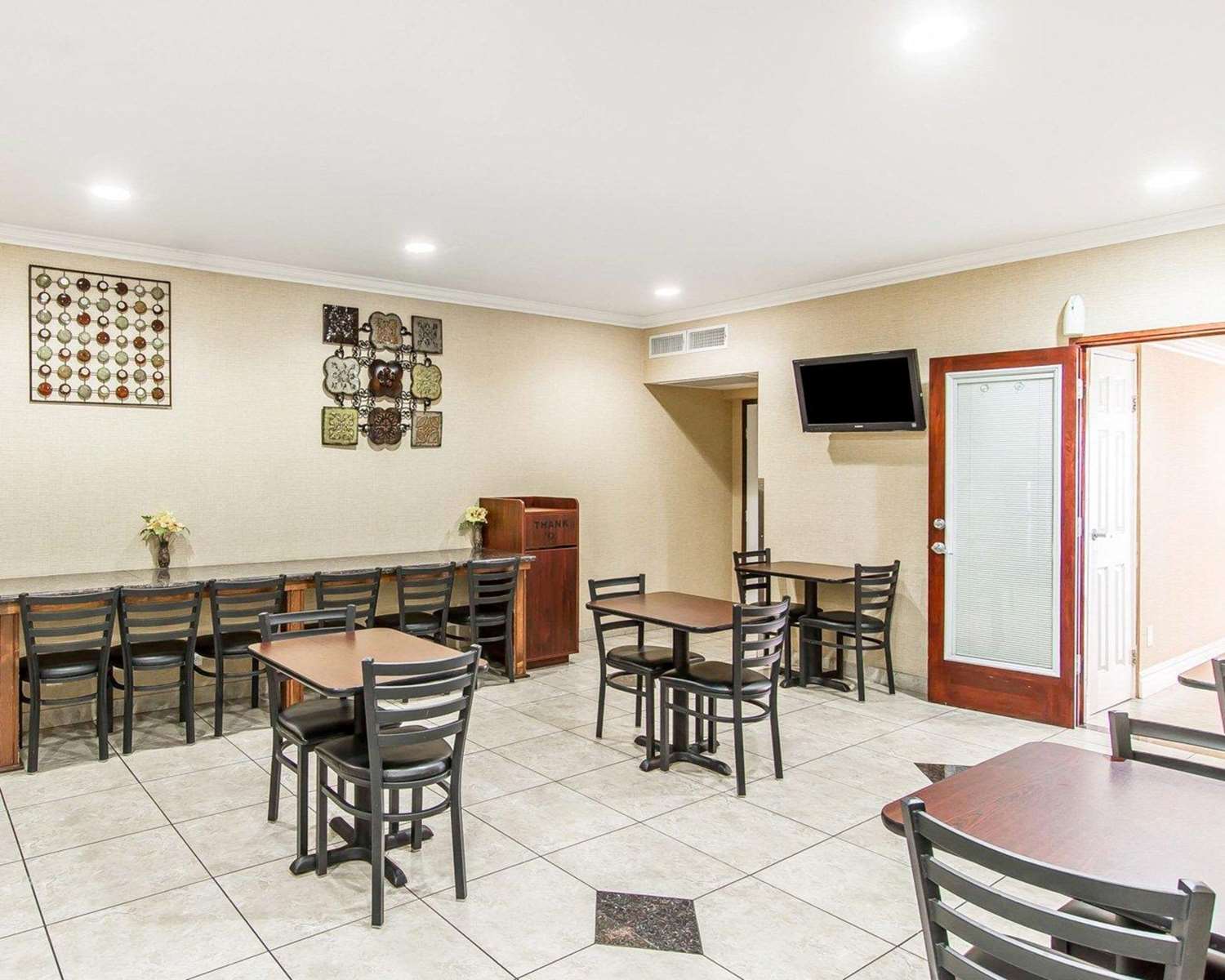 Super 8 by Wyndham Mesa Downtown Near Convention Center 16/20