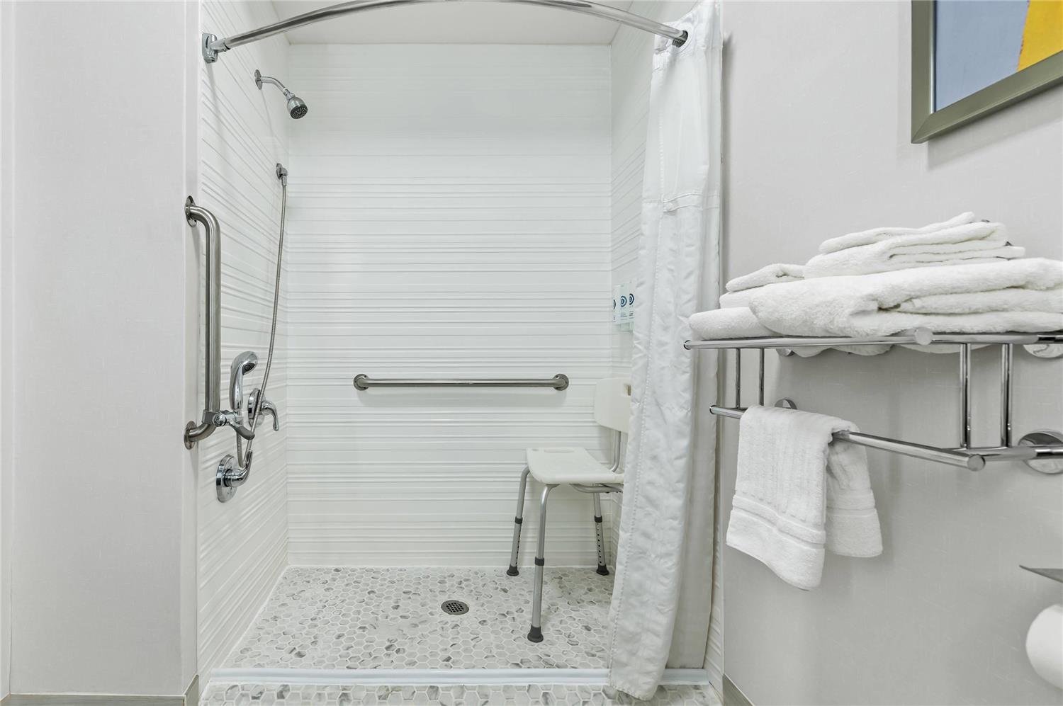 جناح بسرير كينج لذوي الإعاقة، Comfort Suites Longview North 9/9