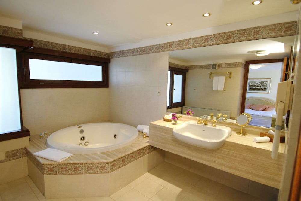 Hotel del Lago Golf and Art Resort 50/50