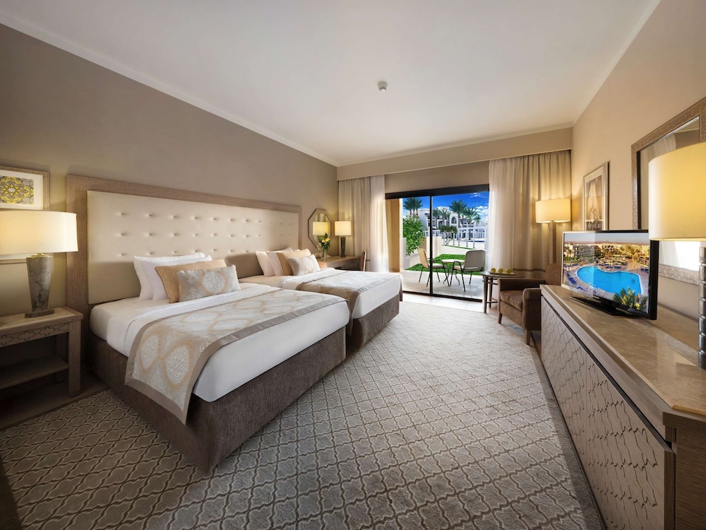Superior, 1 Queen and 1 Single Bed, Garden View
