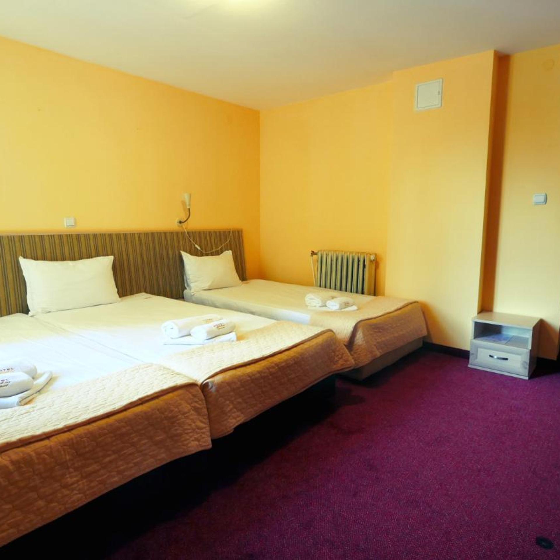 غرفة ثلاثية، Hotel Alabin Central 4/5