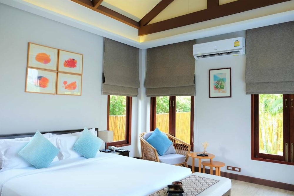 Grand, Pool, Villa, 2 King Beds