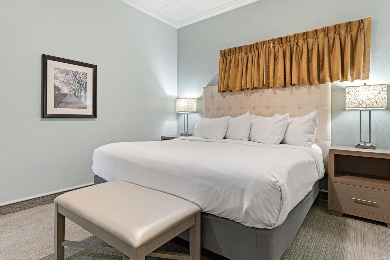 Suite, King Bed, Bay View, Kitchenette