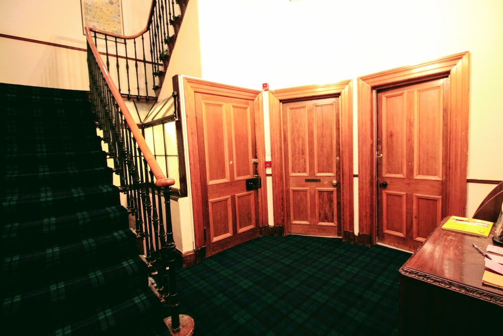 Airdenair Guest House 35/50