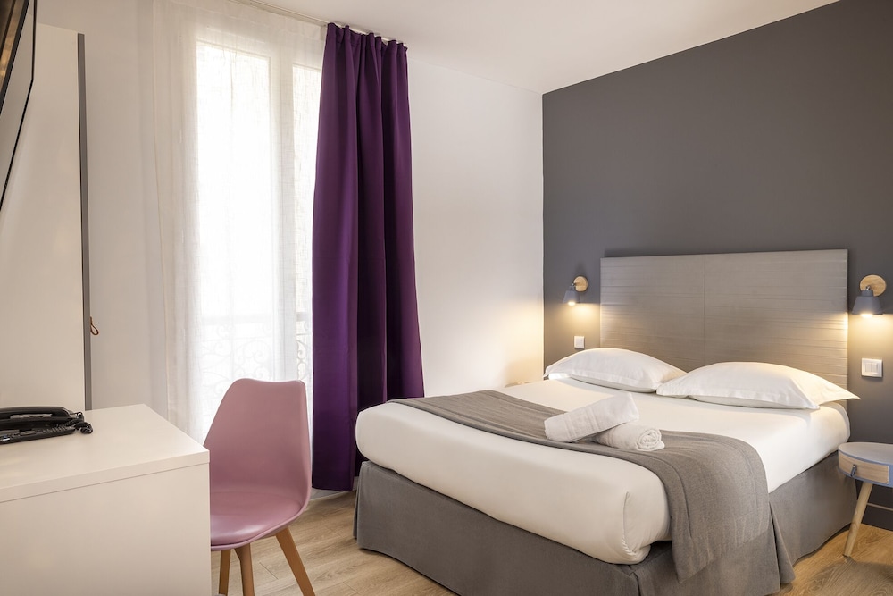 ROOM, DOUBLE BED