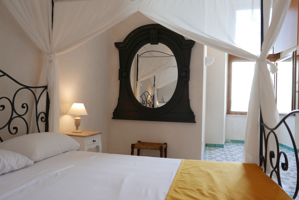 Hotel Torre Dei Borboni 17/72