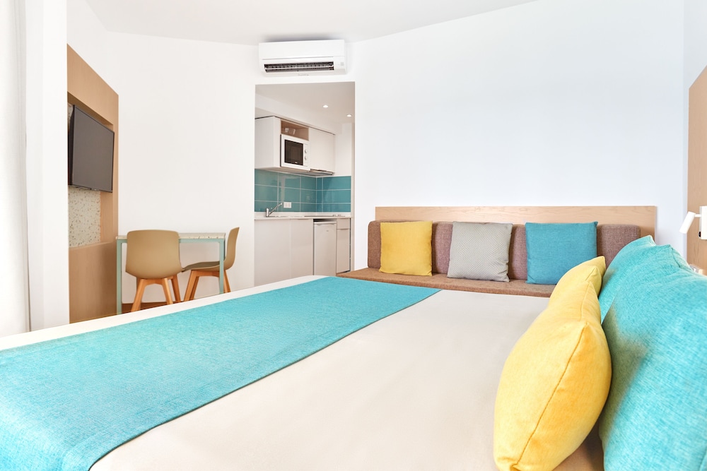 Universal Aparthotel Elisa 24/81