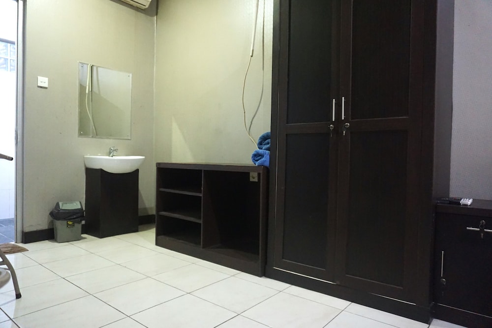 OYO 3952 Hotel C 18 Cibaduyut 22/25