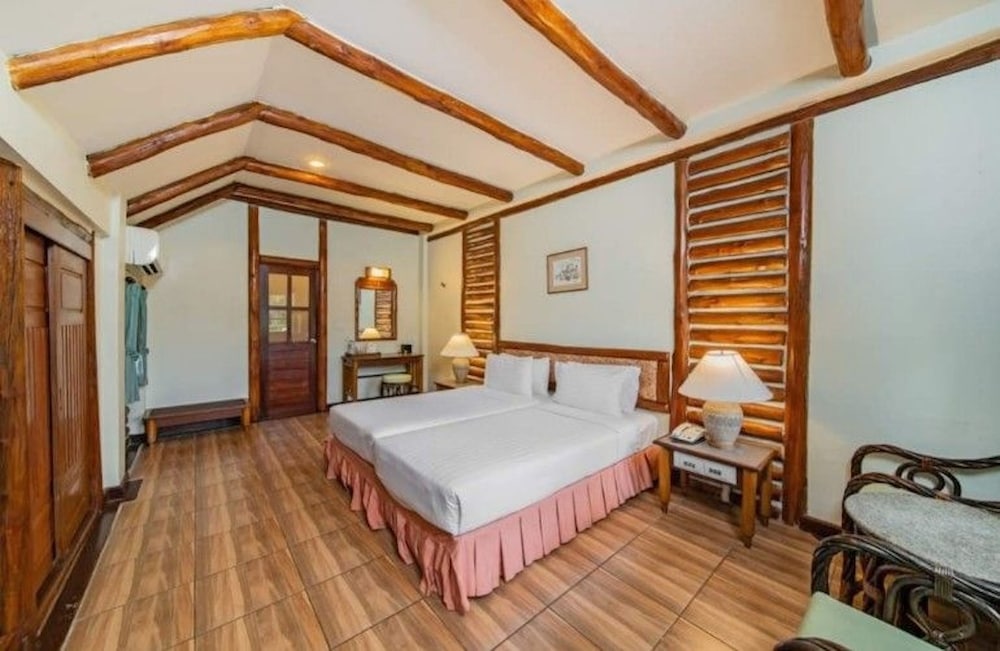 BUNGALOW, DOUBLE BED