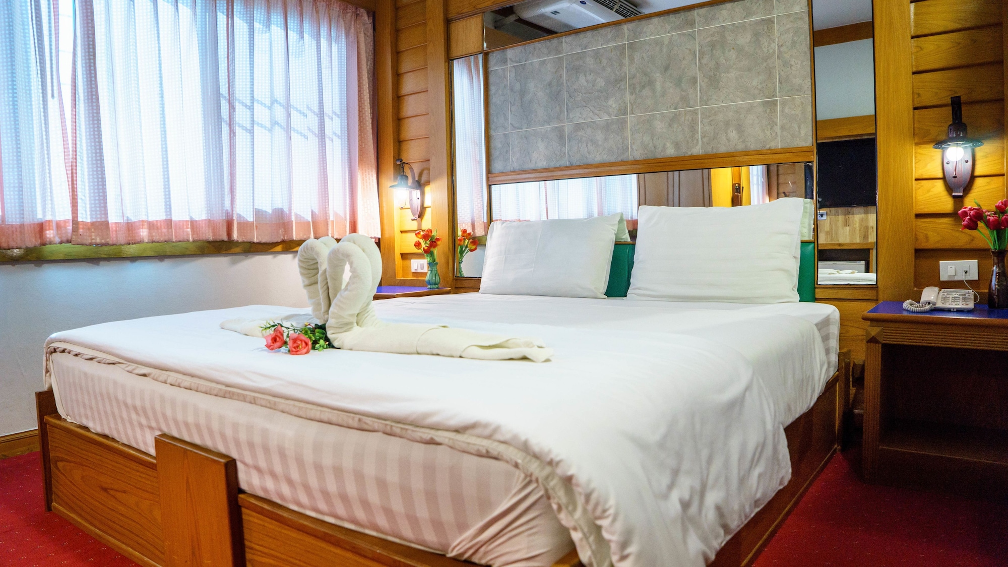 STANDARD, QUEEN BED