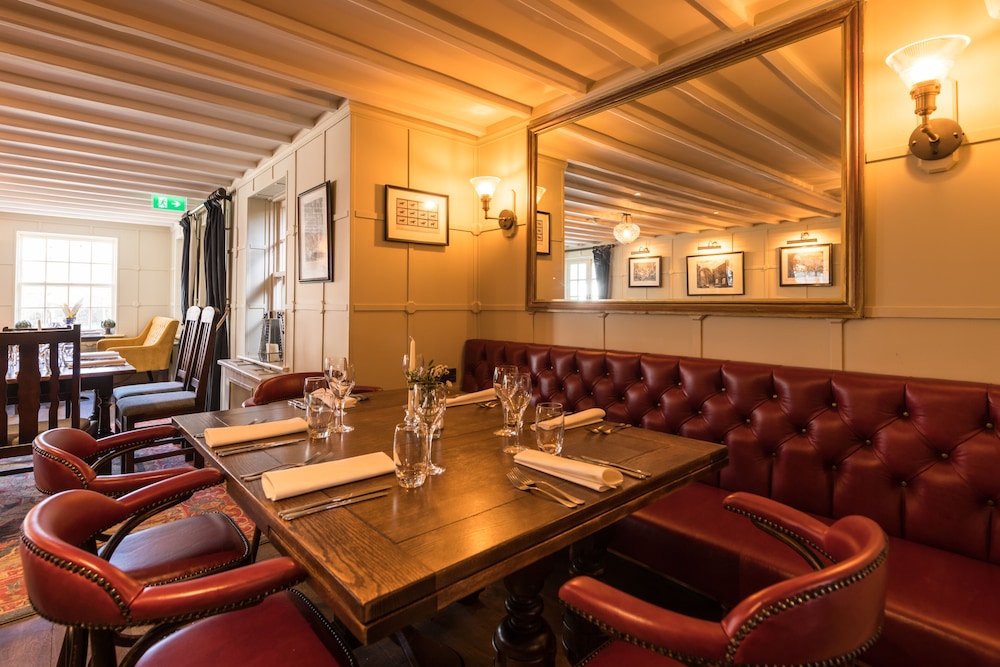 The Queens Arms Hotel 23/32