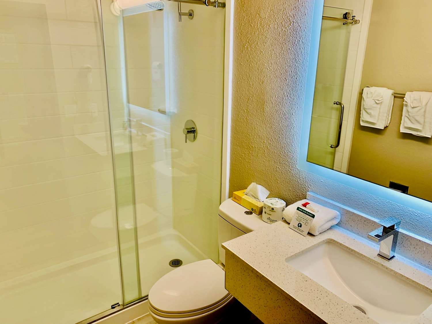 Super 8 by Wyndham Gainesville I-75 Hospital/University Area 23/25