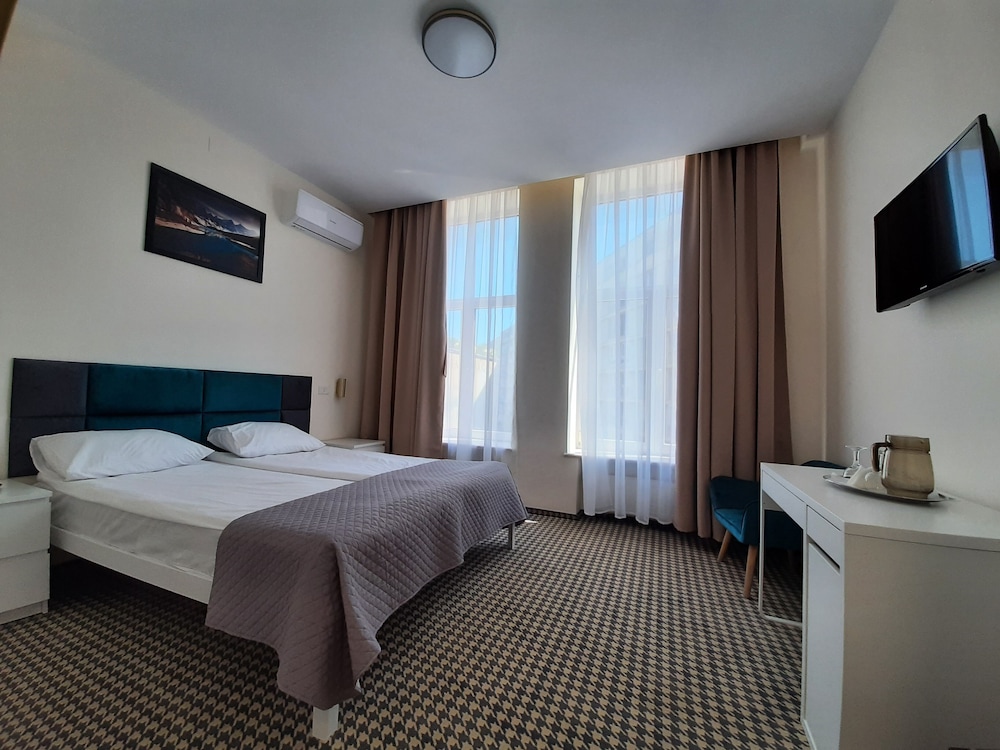 Astoria Hotel 14/50