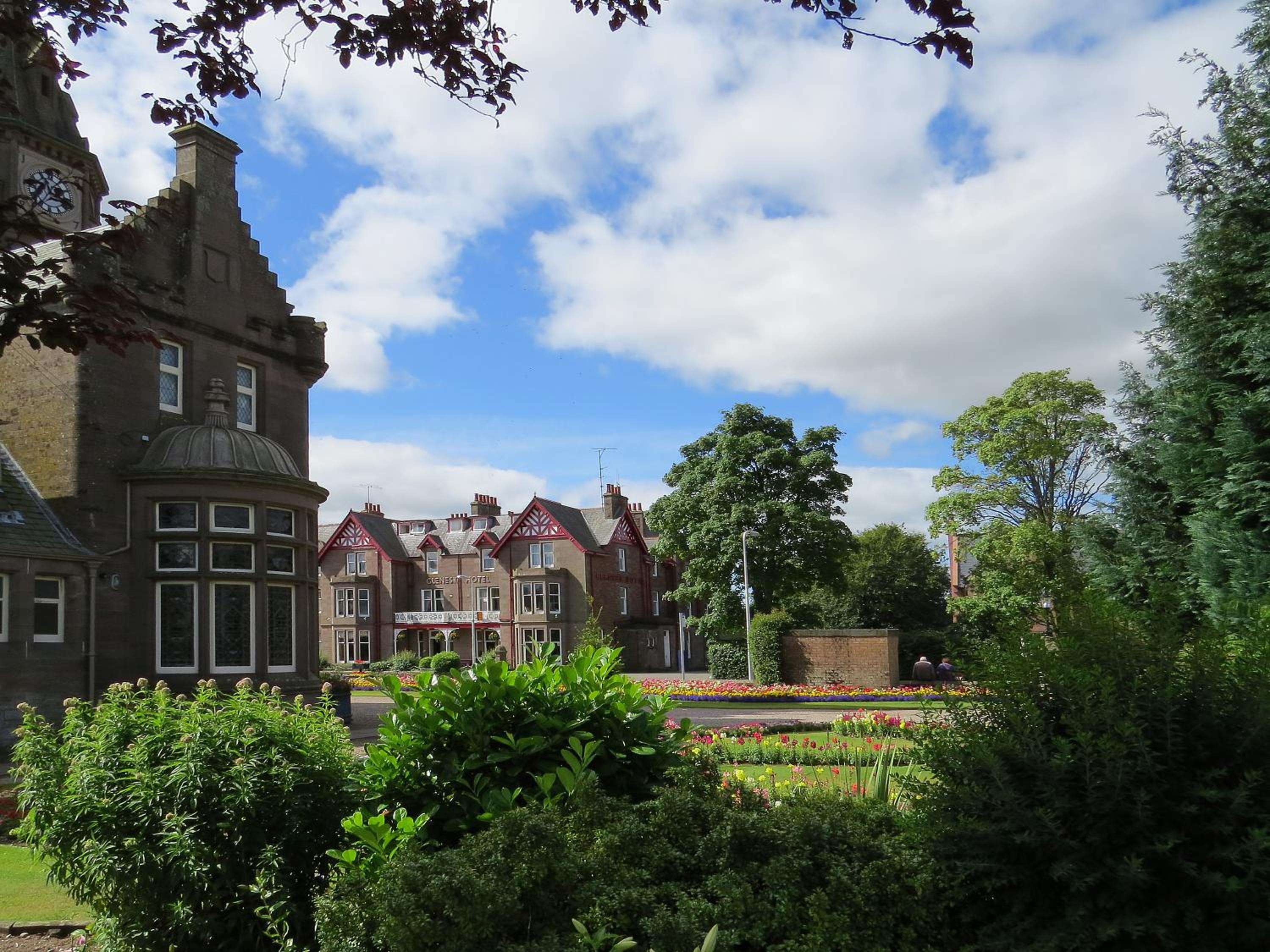Glenesk Hotel 41/50