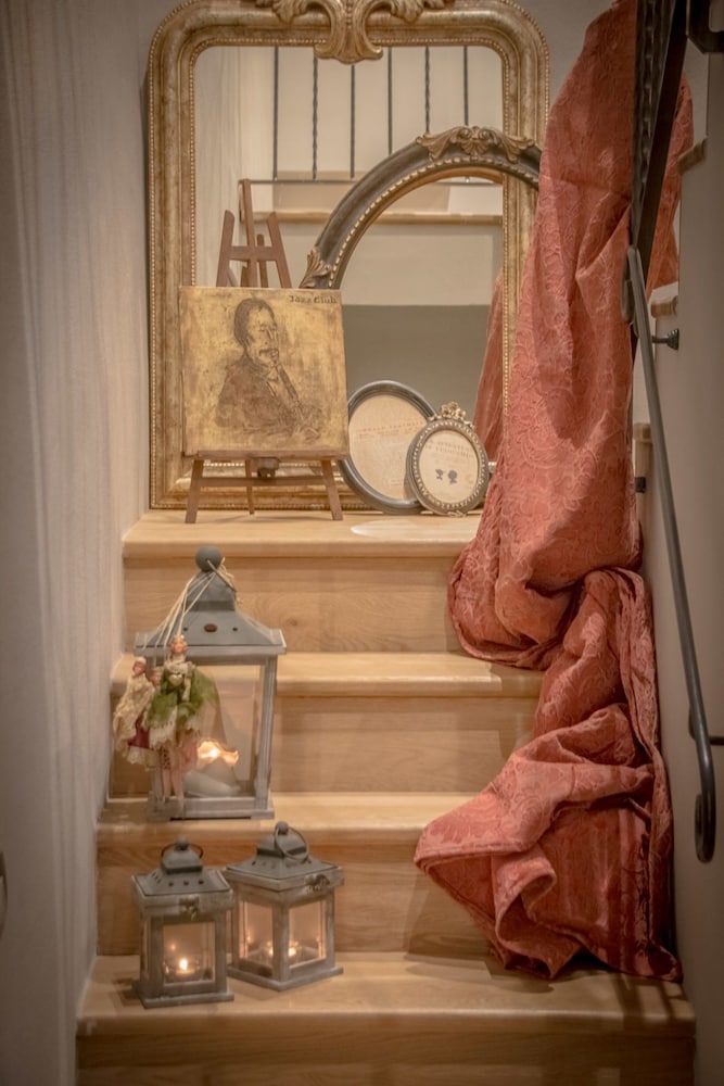 Breathtaking 4BD Apt 5min Walk to Duomo 12/33