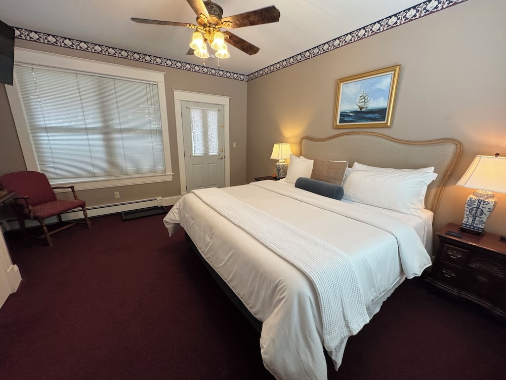 China Clipper Inn 11/36