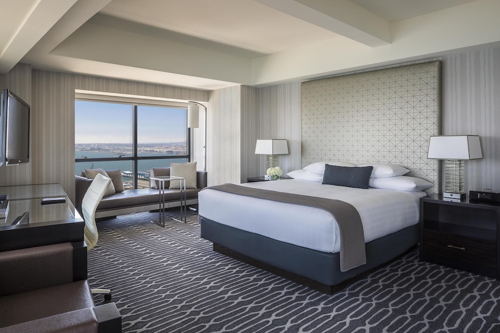 Manchester Grand Hyatt San Diego 24/70